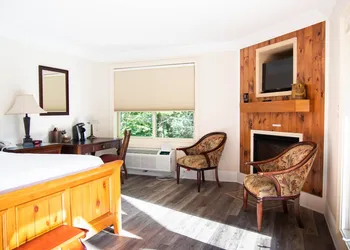 The Inn at Crestwood hotel thumbnail 2
