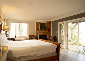 The Inn at Crestwood hotel thumbnail 5