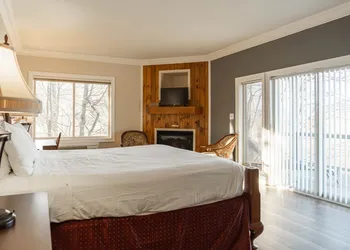 The Inn at Crestwood hotel thumbnail 8