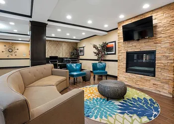 La Quinta Inn & Suites by Wyndham Auburn hotel thumbnail 3