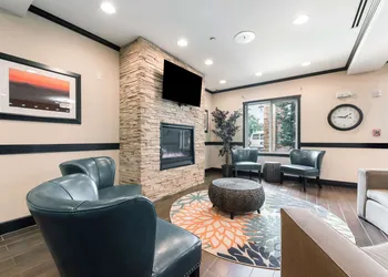 La Quinta Inn & Suites by Wyndham Auburn hotel thumbnail 5