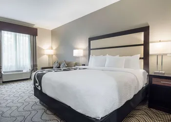 La Quinta Inn & Suites by Wyndham Auburn hotel thumbnail 6