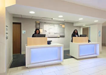 Holiday Inn Express Hotel & Suites Oakland-Airport by IHG hotel thumbnail 4