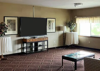 Quality Inn & Suites Grants - I-40 hotel thumbnail 3