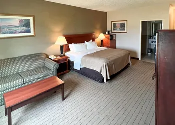Quality Inn & Suites Grants - I-40 hotel thumbnail 5