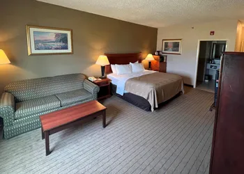 Quality Inn & Suites Grants - I-40 hotel thumbnail 6