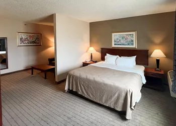Quality Inn & Suites Grants - I-40 hotel thumbnail 7