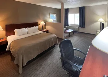 Quality Inn & Suites Grants - I-40 hotel thumbnail 8