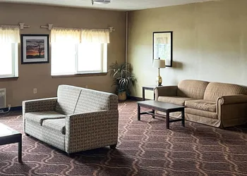 Quality Inn & Suites Grants - I-40 hotel thumbnail 4