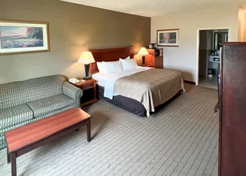 Quality Inn & Suites Grants - I-40 hotel thumbnail 5