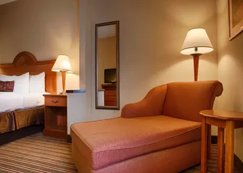 Best Western Plus Edison Inn hotel thumbnail 4
