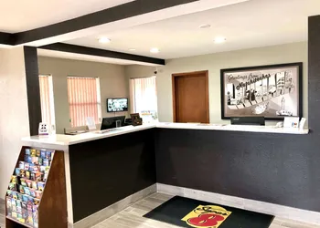 Super 8 by Wyndham Natchitoches hotel thumbnail 2
