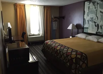 Super 8 by Wyndham Natchitoches hotel thumbnail 3