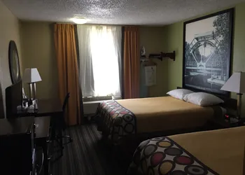Super 8 by Wyndham Natchitoches hotel thumbnail 4