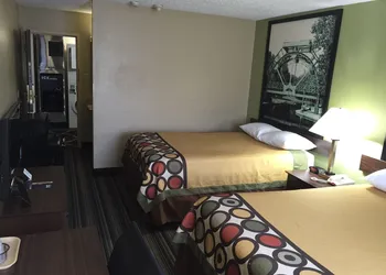 Super 8 by Wyndham Natchitoches hotel thumbnail 5