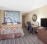 Super 8 by Wyndham Natchitoches hotel detail image 7