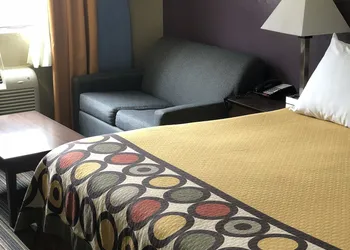 Super 8 by Wyndham Natchitoches hotel thumbnail 8
