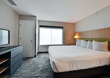 Country Inn & Suites by Radisson, Bloomington-Normal Airport, IL hotel thumbnail 6