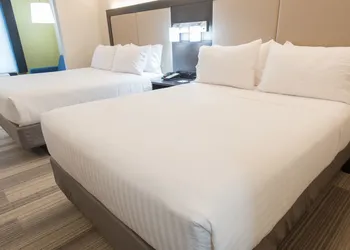Holiday Inn Express Hotel & Suites in North East (Erie) by IHG hotel thumbnail 3