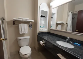 Holiday Inn Express Hotel & Suites in North East (Erie) by IHG hotel thumbnail 4