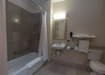 Holiday Inn Express Hotel & Suites in North East (Erie) by IHG hotel thumbnail 8