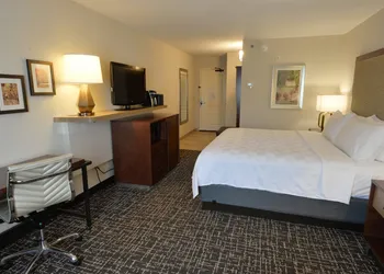 Holiday Inn Hotel & Suites Minneapolis - Lakeville by IHG hotel thumbnail 2