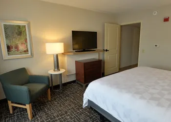 Holiday Inn Hotel & Suites Minneapolis - Lakeville by IHG hotel thumbnail 3