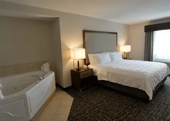 Holiday Inn Hotel & Suites Minneapolis - Lakeville by IHG hotel thumbnail 4