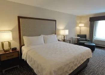 Holiday Inn Hotel & Suites Minneapolis - Lakeville by IHG hotel thumbnail 8