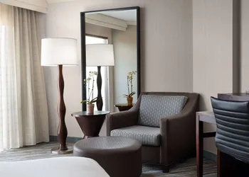 Sonesta Redondo Beach & Marina hotel thumbnail 7
