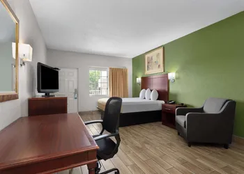 Travelodge Suites by Wyndham Lake Okeechobee hotel thumbnail 6