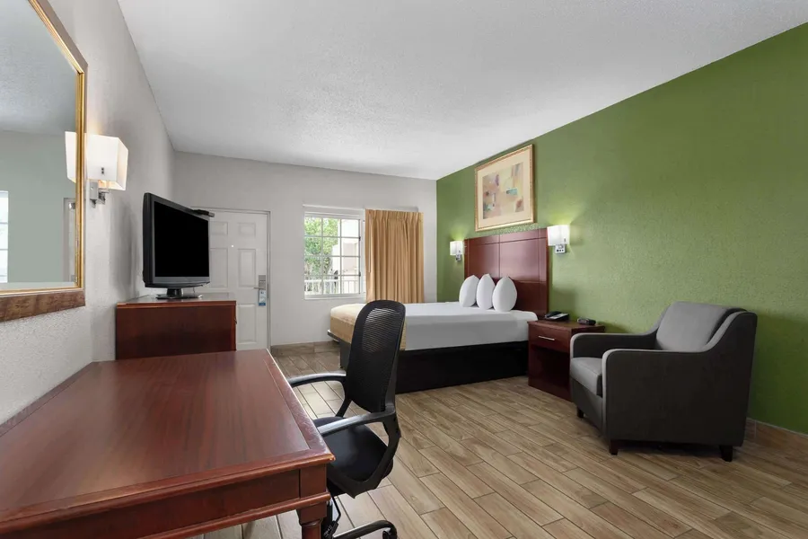 Travelodge Suites by Wyndham Lake Okeechobee hotel detail image 6