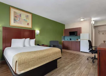 Travelodge Suites by Wyndham Lake Okeechobee hotel thumbnail 7