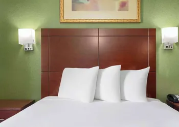 Travelodge Suites by Wyndham Lake Okeechobee hotel thumbnail 8
