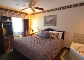 Hearthstone Inn & Suites hotel thumbnail 3