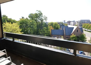 Holiday Inn Express Detroit-Birmingham by IHG hotel thumbnail 8
