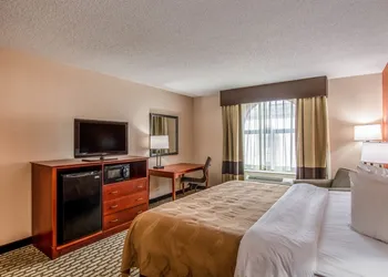 Country Inn & Suites by Radisson, Muskegon, MI hotel thumbnail 6