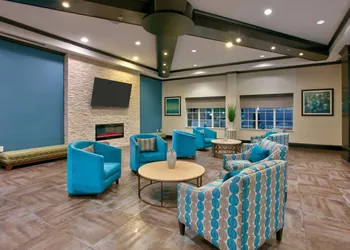 La Quinta Inn & Suites by Wyndham Dallas Grand Prairie South hotel thumbnail 2