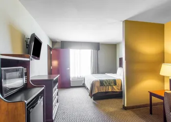 Comfort Inn & Suites Madisonville hotel thumbnail 3