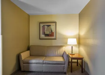 Comfort Inn & Suites Madisonville hotel thumbnail 4