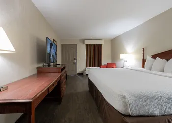 Baymont by Wyndham Warner Robins hotel thumbnail 7