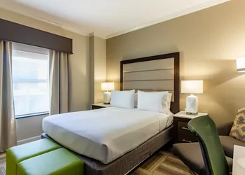 Holiday Inn Express Savannah - Historic District by IHG hotel thumbnail 7