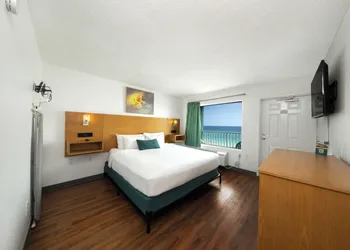 Beachcomber Beachfront Hotel, a By The Sea Resort hotel thumbnail 6