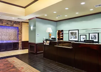 Hampton Inn & Suites Mission hotel thumbnail 3