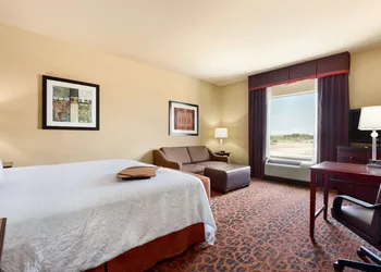 Hampton Inn & Suites Mission hotel thumbnail 5