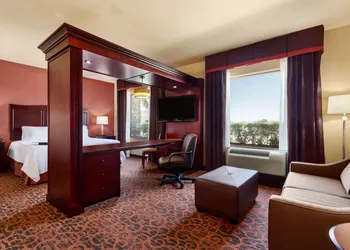 Hampton Inn & Suites Mission hotel thumbnail 6