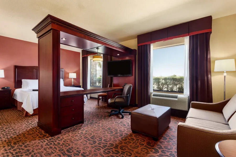 Hampton Inn & Suites Mission hotel detail image 6