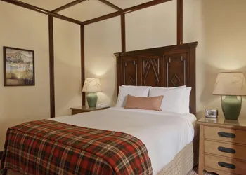 Fairmont Le Chateau Montebello hotel thumbnail 5