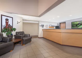 Super 8 by Wyndham Menomonie WI hotel thumbnail 2