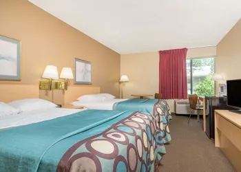 Super 8 by Wyndham Menomonie WI hotel thumbnail 4